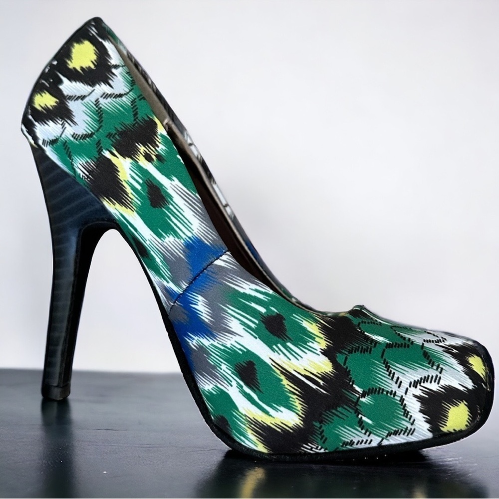 Women’s Bamboo Multi colored Sz 6.5 design pumps high heels shoes